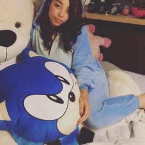 Meet your Posher, Destini